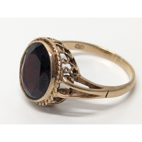 677 - 9ct gold garnet ring. UK size P. 3.8 grams