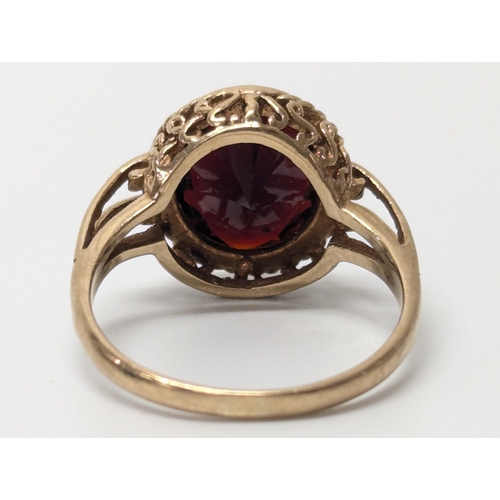 677 - 9ct gold garnet ring. UK size P. 3.8 grams