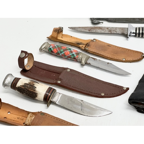 749 - A collection of vintage knives and penknives.