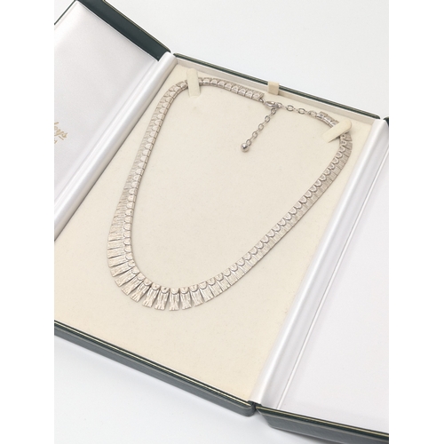 690I - Large silver necklace in case