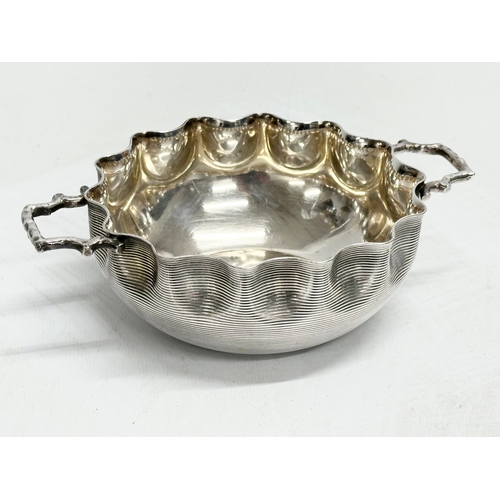 917 - A collection of 19th and Early 20th Century silver plate. An Elkington finger bowl 17x12x5cm. Egg cu... 