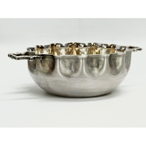 917 - A collection of 19th and Early 20th Century silver plate. An Elkington finger bowl 17x12x5cm. Egg cu... 