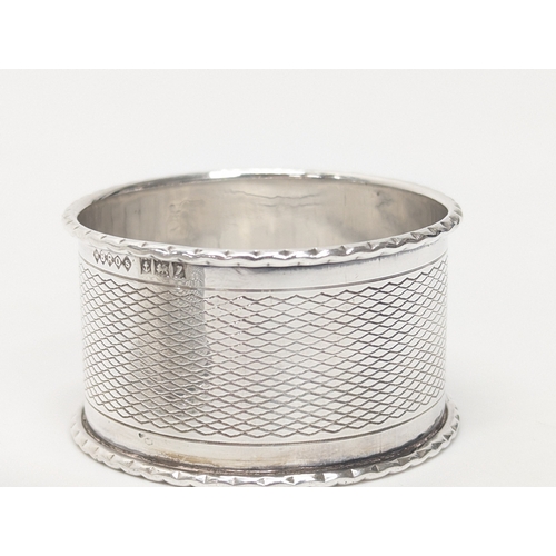 590H - A pair of Birmingham silver napkin rings, 25.5 grams