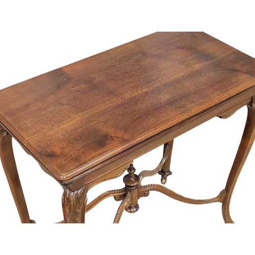 463 - A good quality Late 19th Century Victorian mahogany turnover games table. 76x40x74.5cm