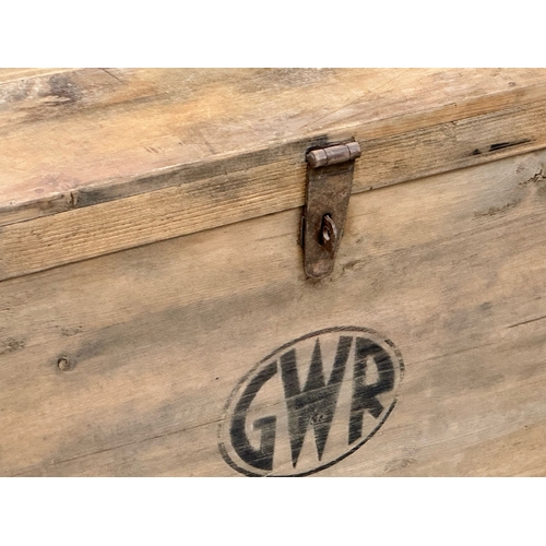 524 - An Early 20th Century Great Western Railway pine trunk. 107x45x44cm