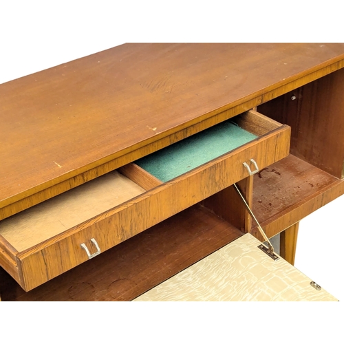 801 - A Mid Century sideboard by Stonehill. 151x43.5x77.5cm