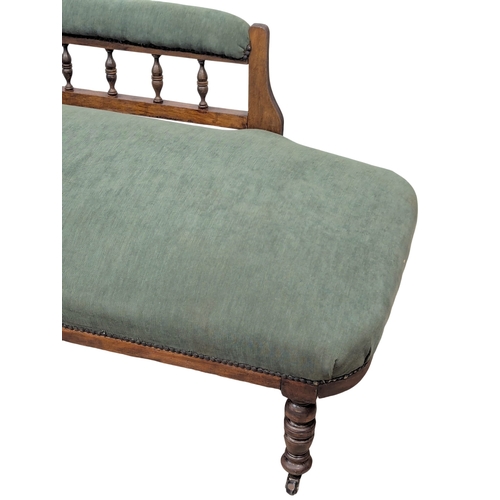 807 - A Late 19th Century Victorian chaise lounge. 174cm. 1