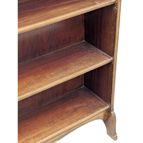 861 - A vintage mahogany open bookcase. 122x27x111cm. 1