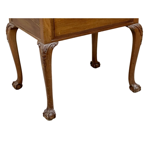 866 - An Early 20th Century mahogany piano stool on ball & claw feet. 1