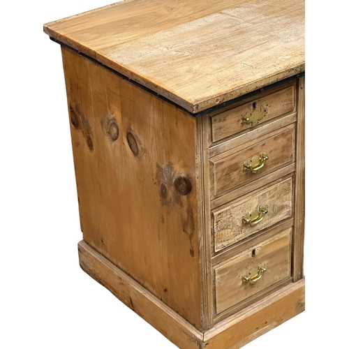 555D - A 19th Century Victorian pine pedestal desk. 125x61x74cm