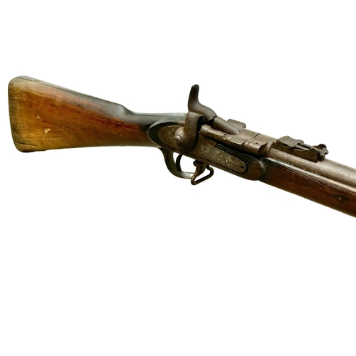 569B - A Mid 19th Century Enfield musket rifle, manufactured in the Tower of London, with Tower stamp. 138c... 