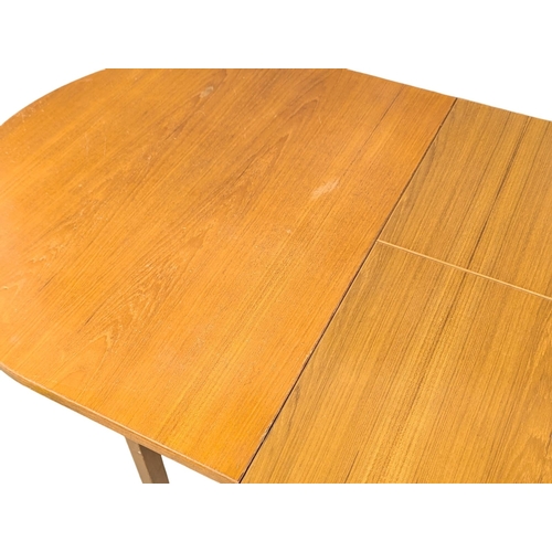 948 - A Mid Century teak extending dining. 195x91x75cm (6)