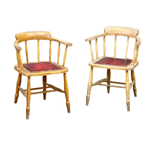 949 - A pair of Early 20th Century oak desk chairs/armchairs. Circa 1900-1920. (6)