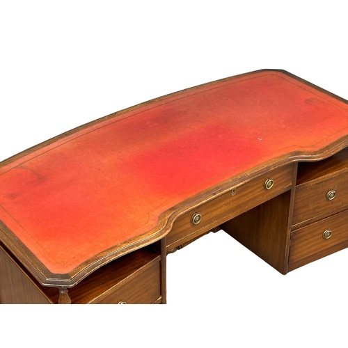 966 - A Mid 20th Century mahogany writing desk with leather top. 138x70x77cm (4)