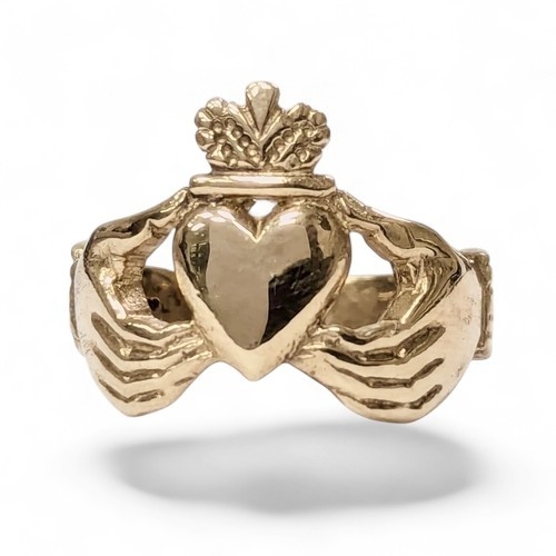 36 - 9ct Gold Claddagh Ring.