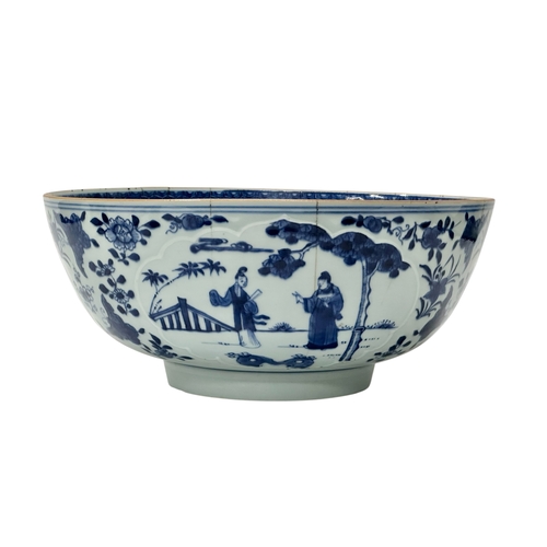 58 - A large Chinese porcelain bowl. Kangxi Period (1662-1722) Late 17th/Early 18th Century. 26.7x11.5cm.