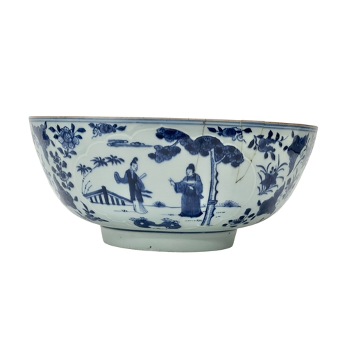 58 - A large Chinese porcelain bowl. Kangxi Period (1662-1722) Late 17th/Early 18th Century. 26.7x11.5cm.