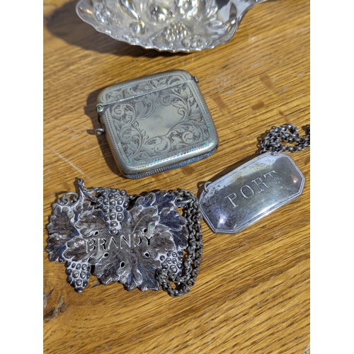 261 - Quantity of vintage EPNS cutlery, cruet sets etc