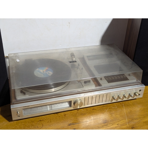 42 - Toshiba SM-3150 stereo music centre with speakers