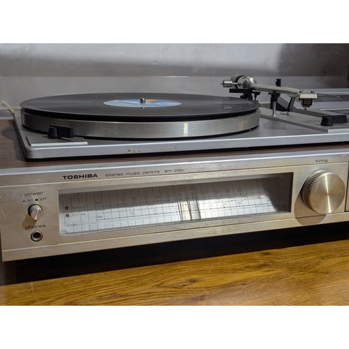 42 - Toshiba SM-3150 stereo music centre with speakers