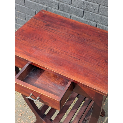20 - A mahogany side table with drawer. 60.5x40x73cm