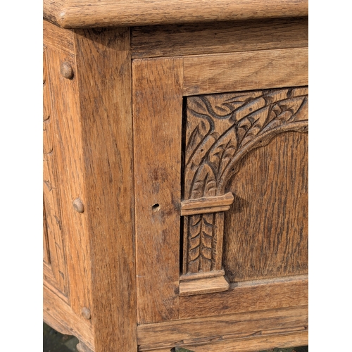 220 - A vintage oak side cabinet 82x34x71cm