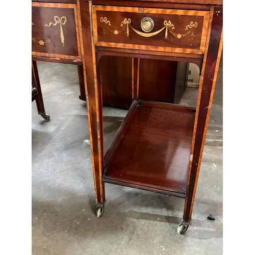 223 - A large Edwardian inlaid mahogany dressing table. 122x60.5x162cm.