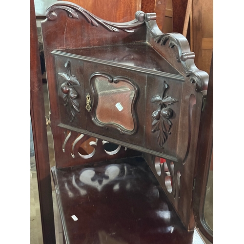 22 - A large late Victorian mahogany pedestal dressing table. 136x61x187cm.