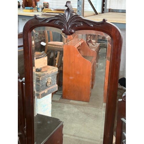 22 - A large late Victorian mahogany pedestal dressing table. 136x61x187cm.
