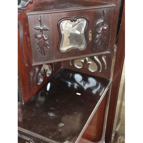22 - A large late Victorian mahogany pedestal dressing table. 136x61x187cm.