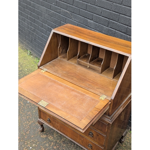39 - A vintage bureau. ,77x42x104cm