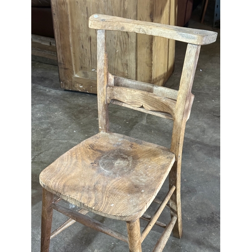 31 - A pair of early 20th century church chairs. 1900-1920.