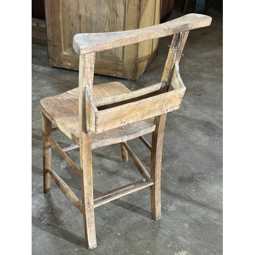 31 - A pair of early 20th century church chairs. 1900-1920.