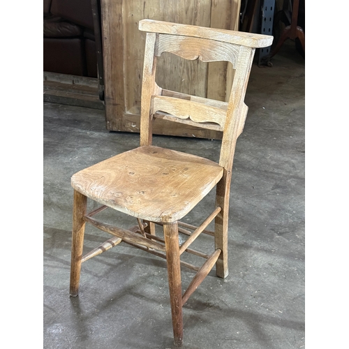 31 - A pair of early 20th century church chairs. 1900-1920.