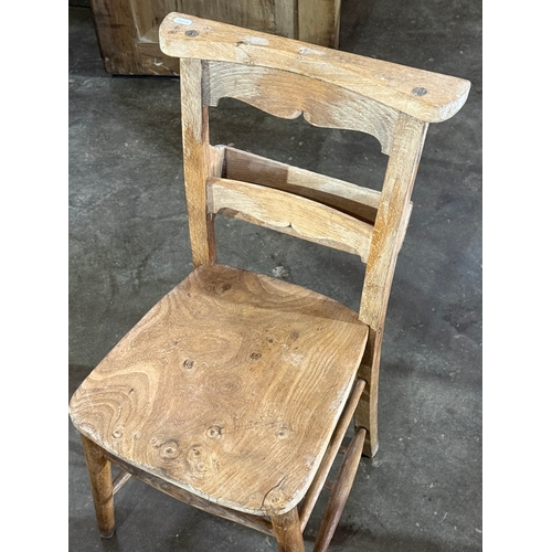 31 - A pair of early 20th century church chairs. 1900-1920.