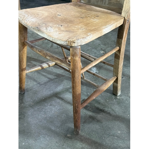 31 - A pair of early 20th century church chairs. 1900-1920.