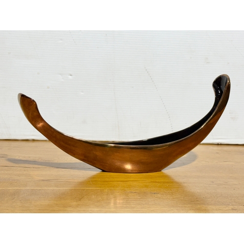 67 - A Beswick lustre gondola shaped bowl. 36.5x6.5x16.5cm.