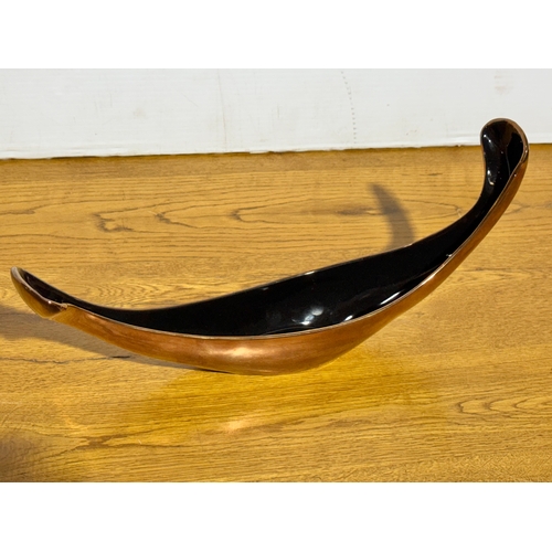 67 - A Beswick lustre gondola shaped bowl. 36.5x6.5x16.5cm.