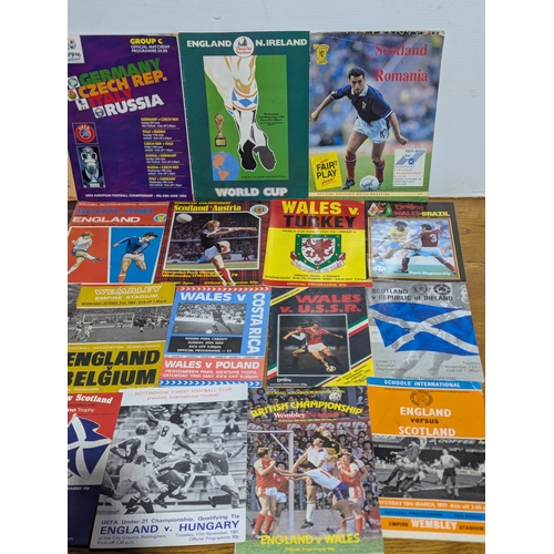 136 - Quantity of international football programmes