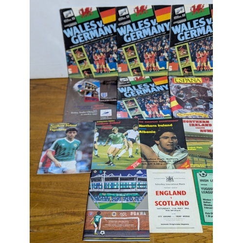 136 - Quantity of international football programmes
