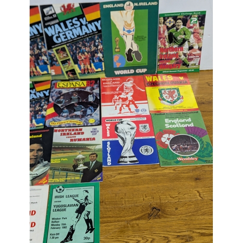 136 - Quantity of international football programmes