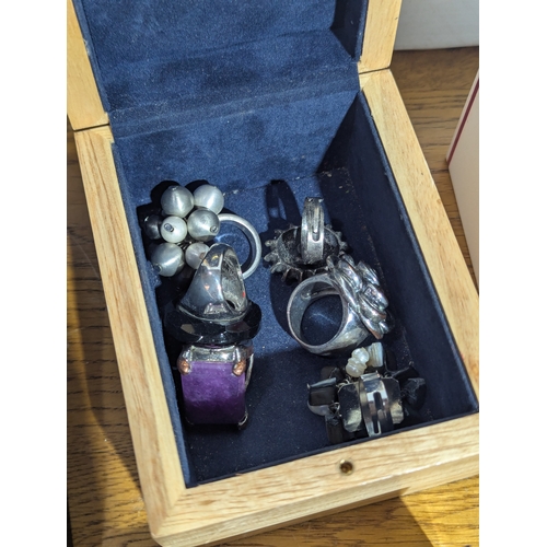 149 - Quantity of costume jewellery and watches
