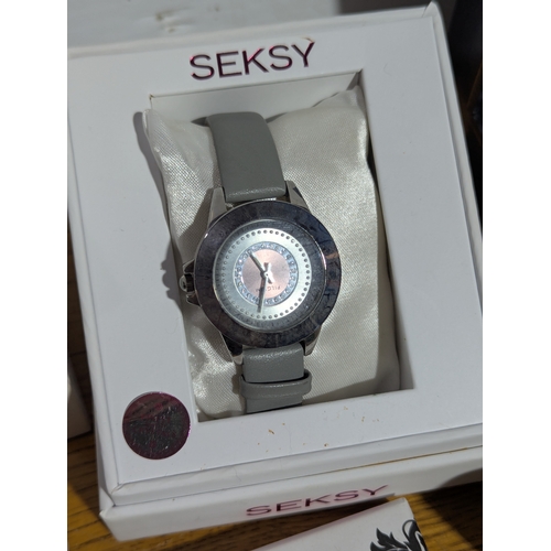 149 - Quantity of costume jewellery and watches