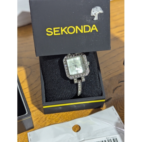 149 - Quantity of costume jewellery and watches