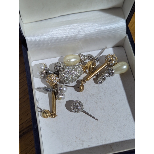149 - Quantity of costume jewellery and watches