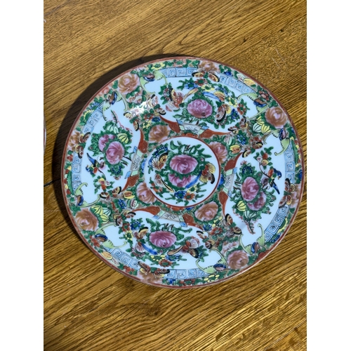 270 - A pair of Chinese Famille Rose plates. Mid 20th century. 21.5cm.