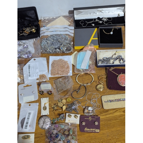 150 - Quantity of costume jewellery