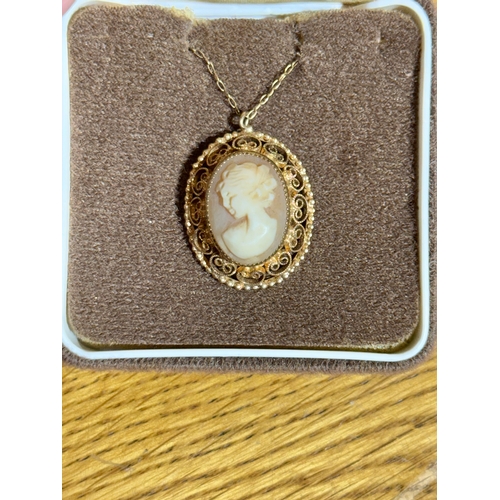 154 - A vintage Catamore Jewelry 1/20 12K GF cameo necklace.