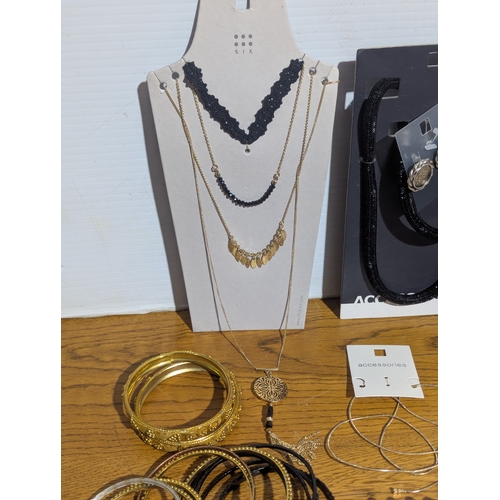 160 - Quantity of costume jewellery