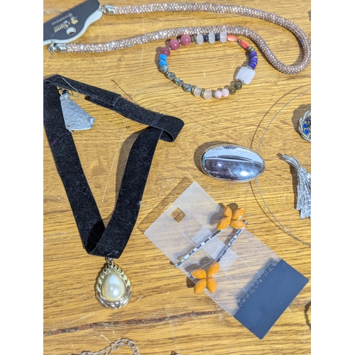 160 - Quantity of costume jewellery